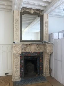 Cheminées présentes au premier étage de l'hôtel particulier
